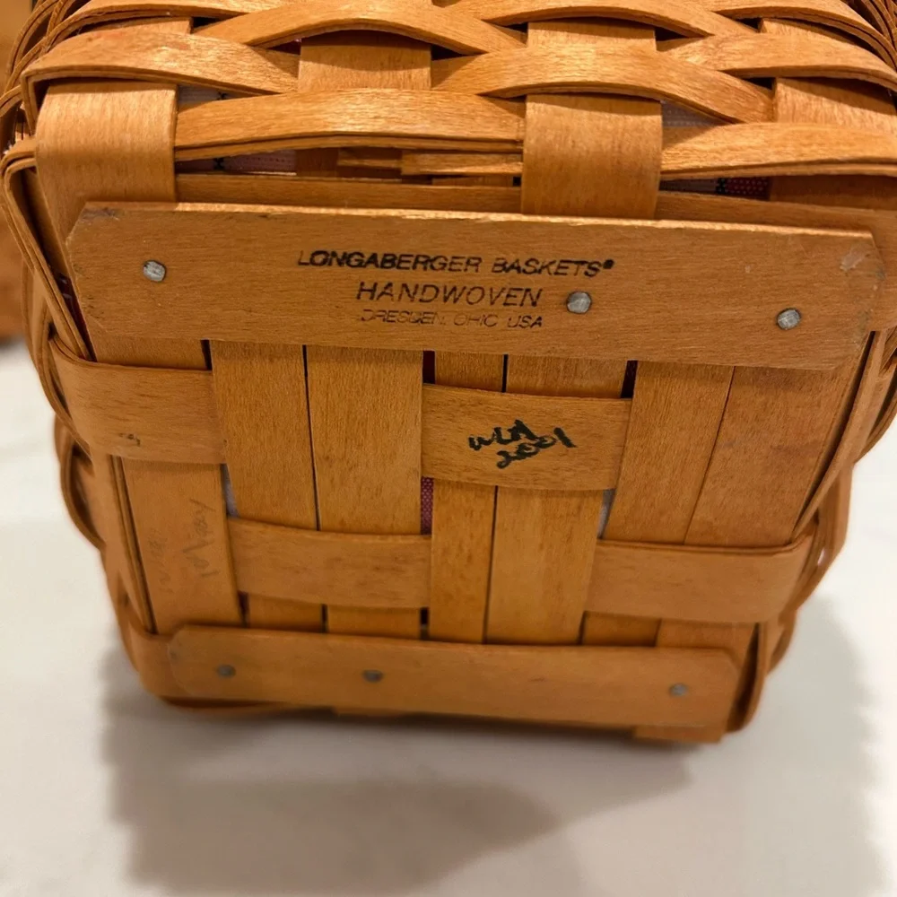 2001 Longaberger All-American Collection Strawberry Basket